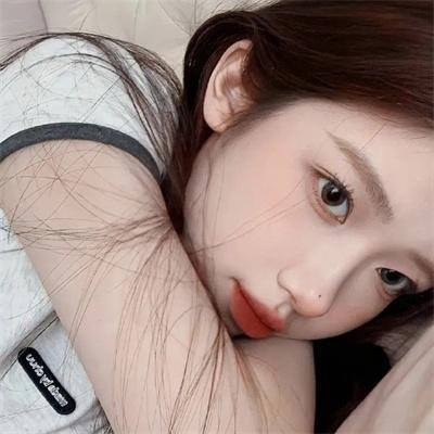 想吃掉我的非人少女 海报